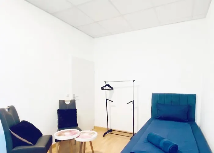 Διαμέρισμα Cozy 3br Apartment, 6 Minutes To The Train Station For Short & Long