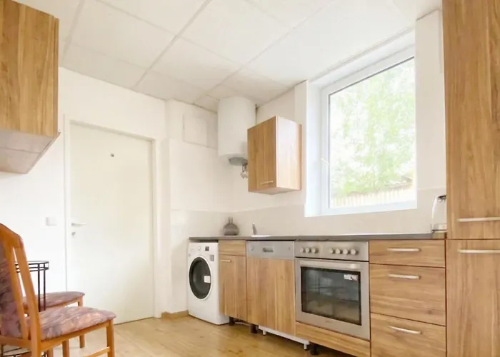 Cozy 3br Apartment, 6 Minutes To The Train Station For Short & Long Διαμέρισμα Βιέννη
