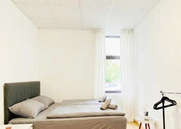 Cozy 3br Apartment, 6 Minutes To The Train Station For Short & Long Διαμέρισμα