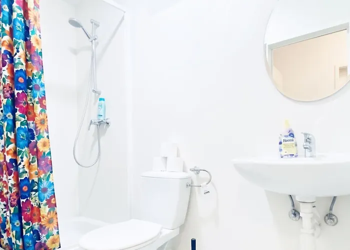 Cozy 3br Apartment, 6 Minutes To The Train Station For Short & Long Βιέννη