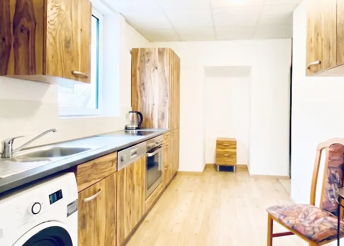 Cozy 3br Apartment, 6 Minutes To The Train Station For Short & Long
